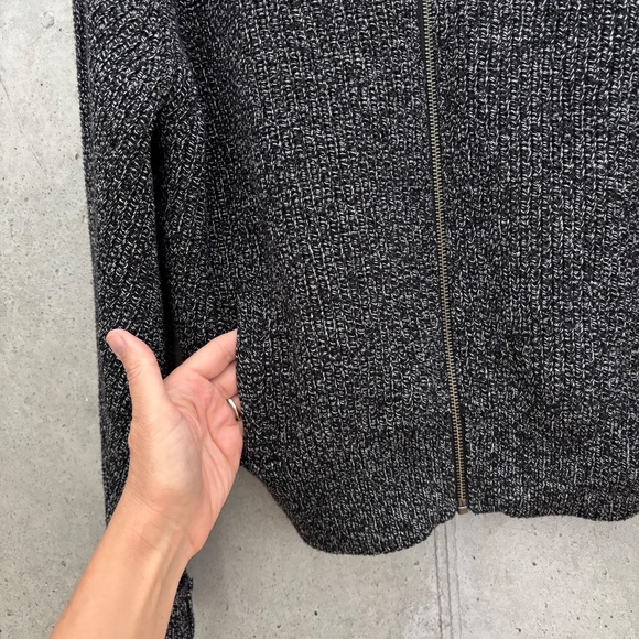 Athleta Swissvale Bomber Sweater, Heather Grey/Black, size Medium - Picture 10 of 14